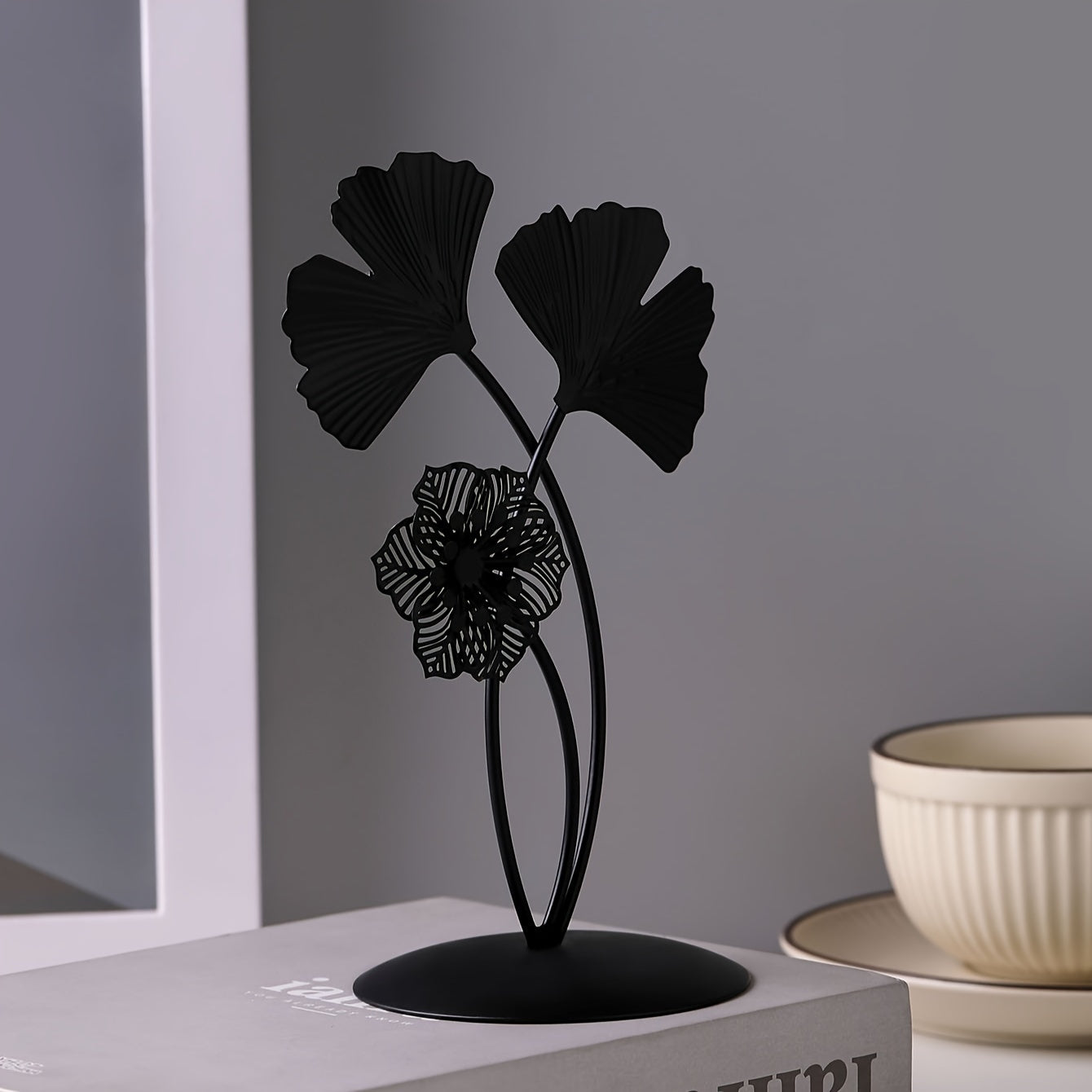 Ginkgo Blad Sculptuur – Stijlvol Metalen Ornament voor Jouw Interieur