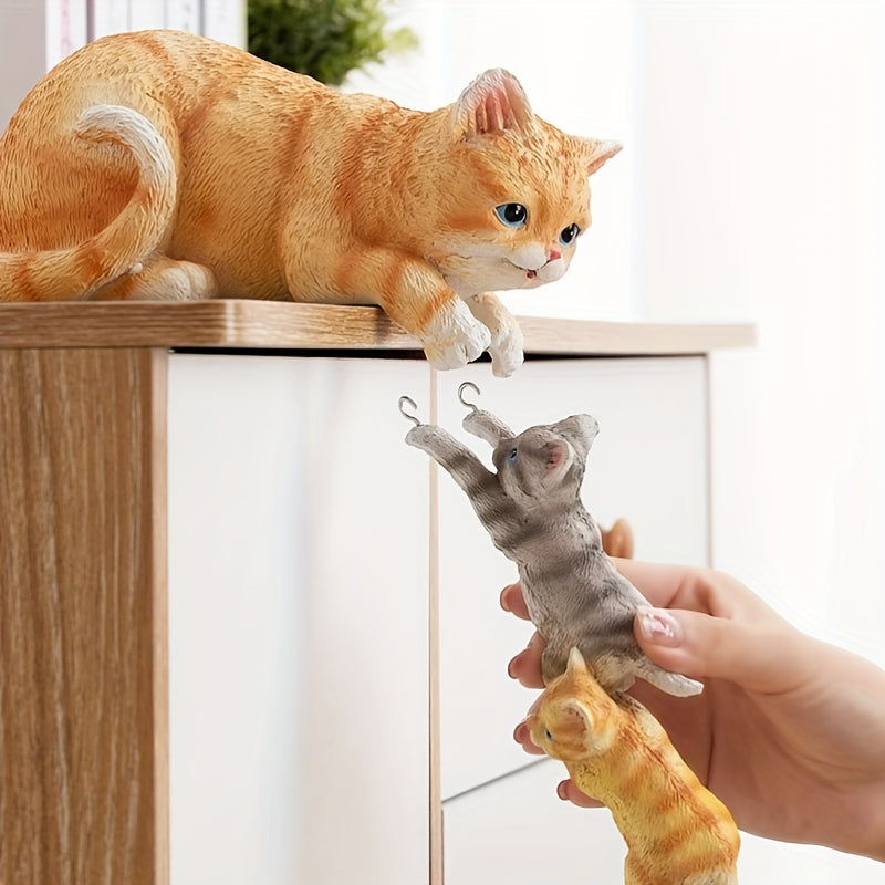 Hangende Kittens Beeld – Unieke Katten Decoratie voor jouw Interieur