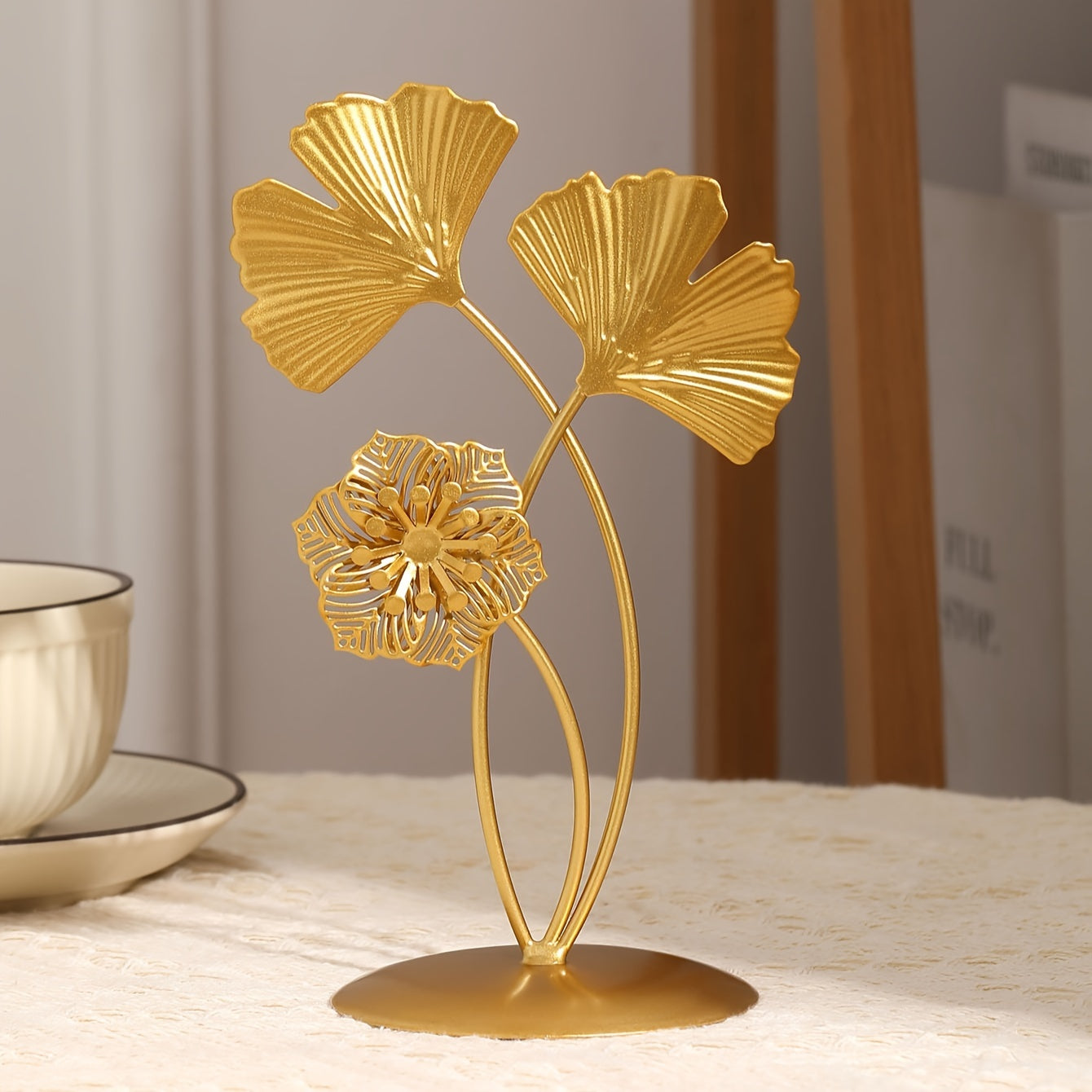 Ginkgo Blad Sculptuur – Stijlvol Metalen Ornament voor Jouw Interieur