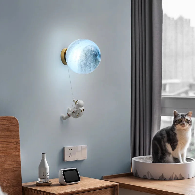 Maan & Astronaut Wandlamp – Magisch LED Licht voor de Kinderkamer