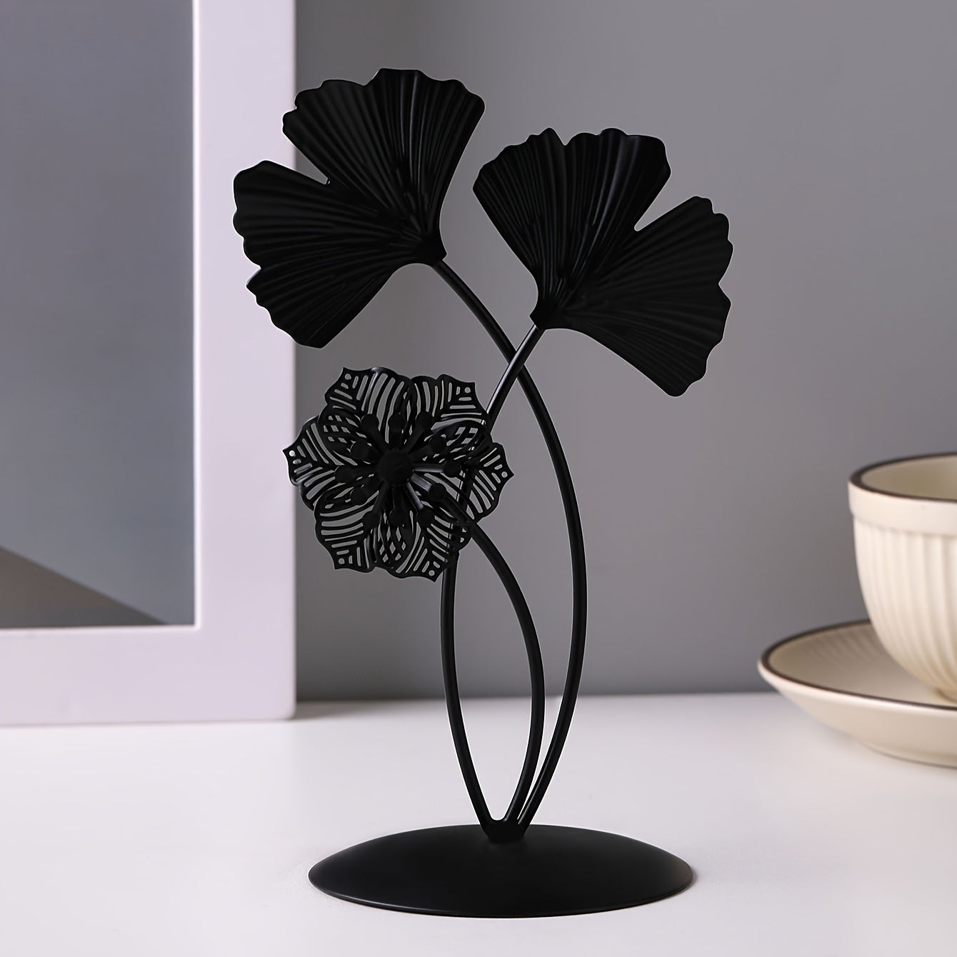 Ginkgo Blad Sculptuur – Stijlvol Metalen Ornament voor Jouw Interieur