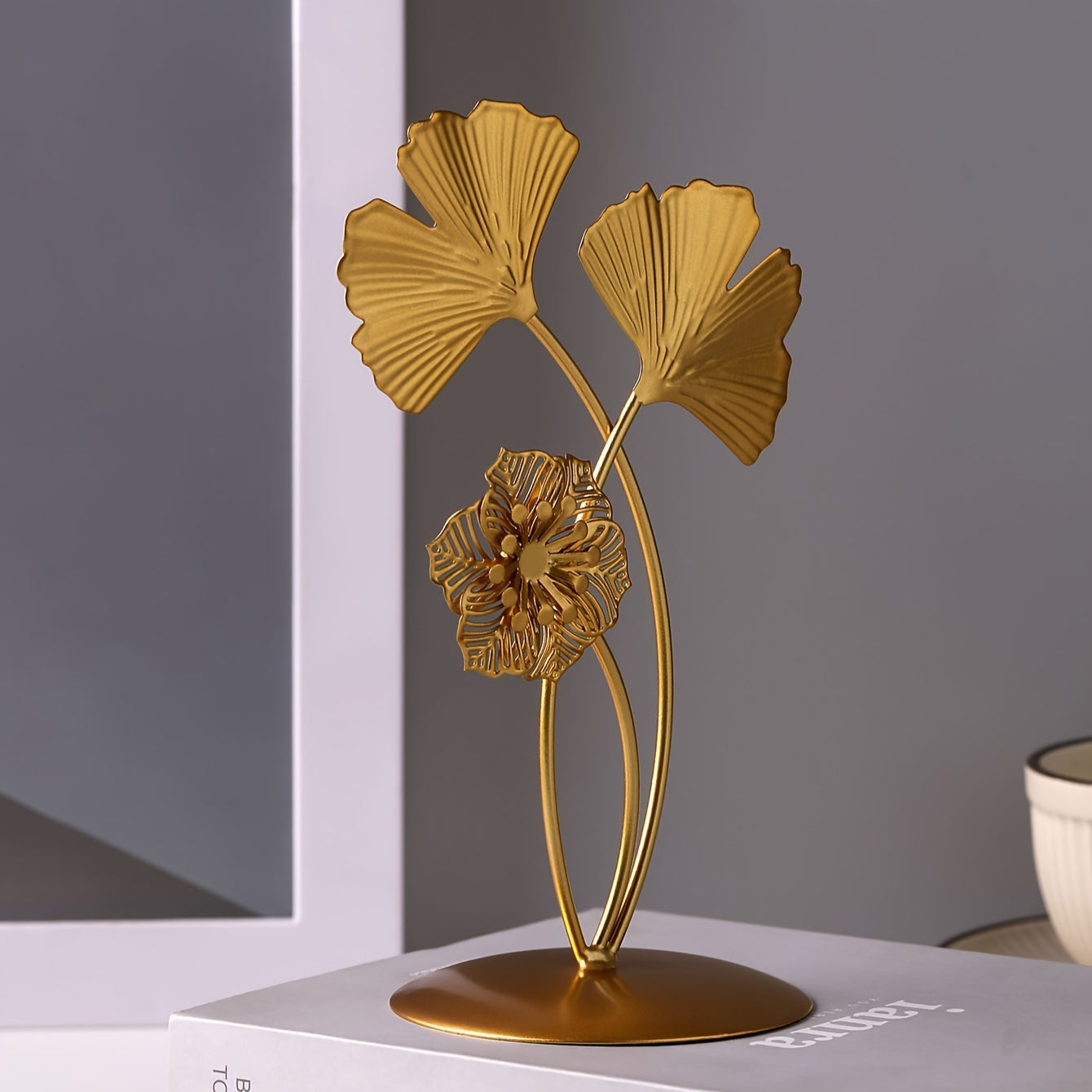 Ginkgo Blad Sculptuur – Stijlvol Metalen Ornament voor Jouw Interieur